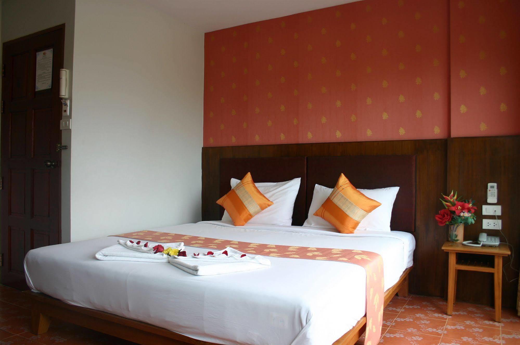 Good Nice 2 Guesthouse Patong Exterior foto